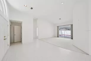 4540 Chimney Creek Dr, Sarasota, FL 34235 - Photo 4