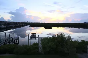 1056 Seagrape Dr, Ruskin, FL 33570 - Photo 4