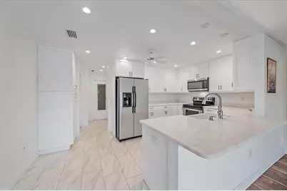 7077 W Country Club Drive N, Sarasota, FL 34243 - Photo 6