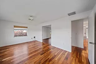 7077 W Country Club Dr N, Sarasota, FL 34243 - Photo 20