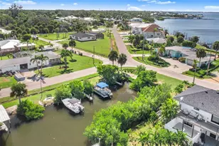 915 Suncrest Ln, Englewood, FL 34223 - Photo 10