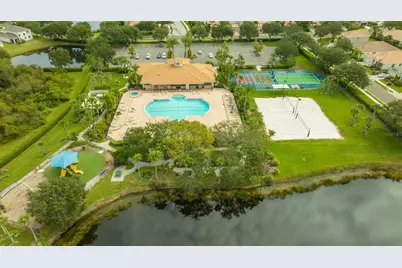 811 Fairwaycove Lane #107, Bradenton, FL 34212 - Photo 60