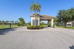 811 Fairwaycove Ln, Bradenton, FL 34212 - Photo 2
