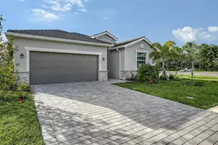 10896 Pinot Dr, Venice, FL 34293 - Photo 2