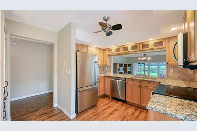7340 Golf Pointe Circle, Sarasota, FL 34243 - Photo 18