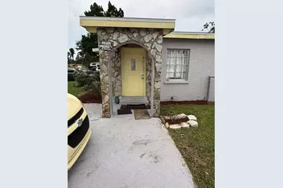 817 29th Street E, Bradenton, FL 34208 - Photo 2