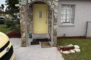 817 29th St E, Bradenton, FL 34208 - Photo 2