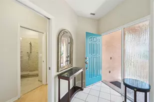 3829 Alamanda Dr, Sarasota, FL 34238 - Photo 2