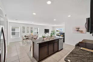 3819 Mannered Gold Ave, Bradenton, FL 34208 - Photo 8