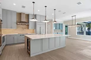 482 E Royal Flamingo Dr, Sarasota, FL 34236 - Photo 10