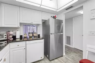 1540 Glen Oaks Dr E, Sarasota, FL 34232 - Photo 16