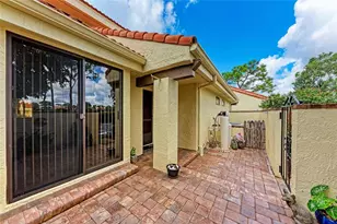 5362 Huntingwood Ct, Sarasota, FL 34235 - Photo 4