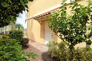 1400 Burgos Dr, Sarasota, FL 34238 - Photo 4