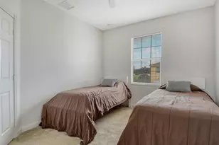 1400 Burgos Dr, Sarasota, FL 34238 - Photo 20