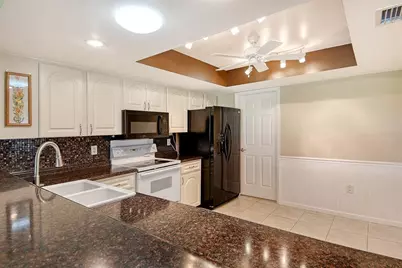 5609 Evergreen Drive #28, Sarasota, FL 34233 - Photo 18