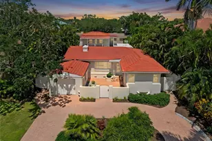 860 Snell Isle Blvd NE, Saint Petersburg, FL 33704 - Photo 2