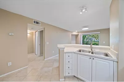 850 S Tamiami Trail #207, Sarasota, FL 34236 - Photo 8