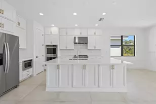 12815 Morning Mist Pl, Venice, FL 34293 - Photo 2