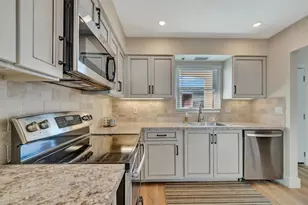 9718 Hernando Ct, Bradenton, FL 34210 - Photo 4