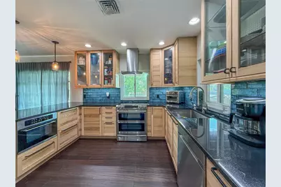 418 Edwards Drive, Sarasota, FL 34243 - Photo 8