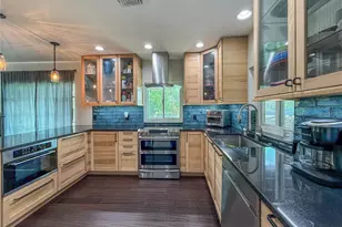 418 Edwards Dr, Sarasota, FL 34243 - Photo 8