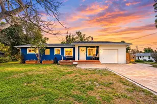 418 Edwards Dr, Sarasota, FL 34243 - Photo 2