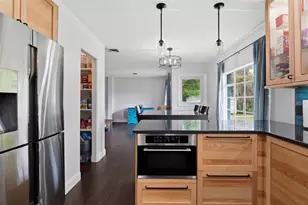 418 Edwards Dr, Sarasota, FL 34243 - Photo 10