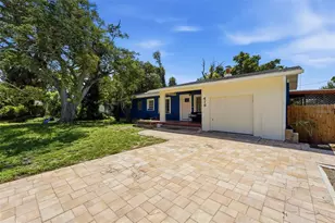 418 Edwards Dr, Sarasota, FL 34243 - Photo 6