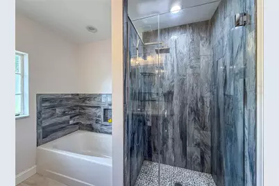 418 Edwards Drive, Sarasota, FL 34243 - Photo 18