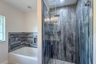 418 Edwards Dr, Sarasota, FL 34243 - Photo 18
