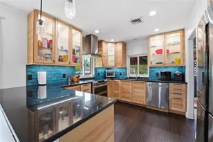 418 Edwards Dr, Sarasota, FL 34243 - Photo 8