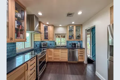 418 Edwards Drive, Sarasota, FL 34243 - Photo 6