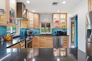 418 Edwards Dr, Sarasota, FL 34243 - Photo 6