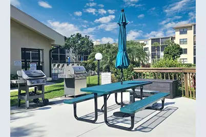 390 301 Boulevard W #5B, Bradenton, FL 34205 - Photo 18