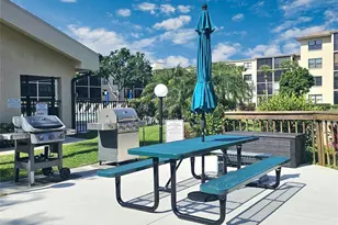 390 301 Blvd W, Bradenton, FL 34205 - Photo 18