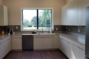 8014 Victoria Falls Cir, Sarasota, FL 34243 - Photo 36