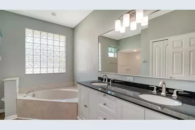 4010 Green Tree Avenue, Sarasota, FL 34233 - Photo 22