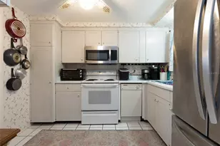 1741 Caribbean Cir, Venice, FL 34293 - Photo 6