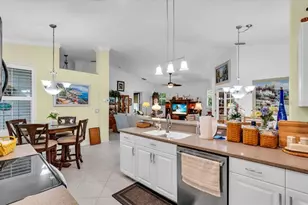 235 Auburn Woods Cir, Venice, FL 34292 - Photo 20