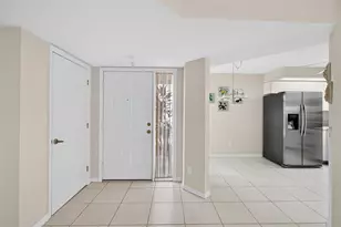 813 Montrose Dr, Venice, FL 34293 - Photo 4