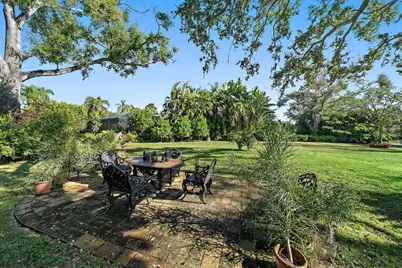1643 S Lakeshore Drive, Sarasota, FL 34231 - Photo 8