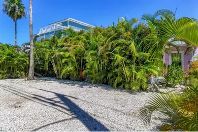 2913 Gulf Drive, Holmes Beach, FL 34217 - Photo 4