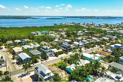 2913 Gulf Drive, Holmes Beach, FL 34217 - Photo 8