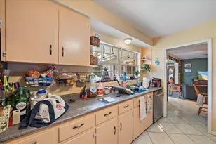 2340 Valencia Dr, Sarasota, FL 34239 - Photo 12