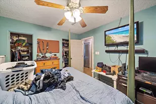 2340 Valencia Dr, Sarasota, FL 34239 - Photo 22