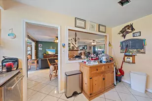 2340 Valencia Dr, Sarasota, FL 34239 - Photo 14