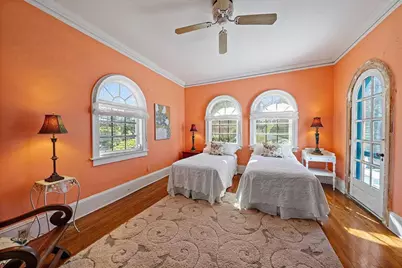 2830 Bay Shore Circle, Sarasota, FL 34234 - Photo 14