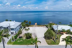 659 Key Royale Dr, Holmes Beach, FL 34217 - Photo 2