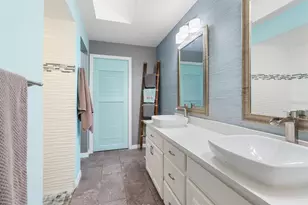 4033 Wilshire Cir E, Sarasota, FL 34238 - Photo 24