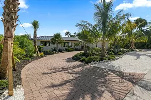 624 Dundee Ln, Holmes Beach, FL 34217 - Photo 6